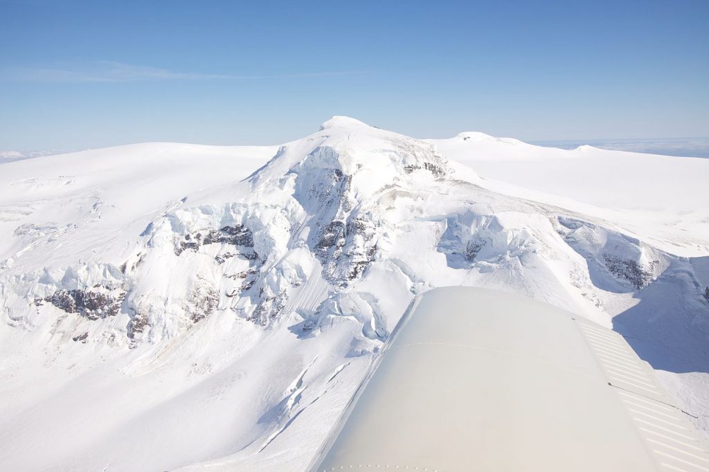 Aerial view over Hvannadalshnúkur Mountain ©wikipedia.org